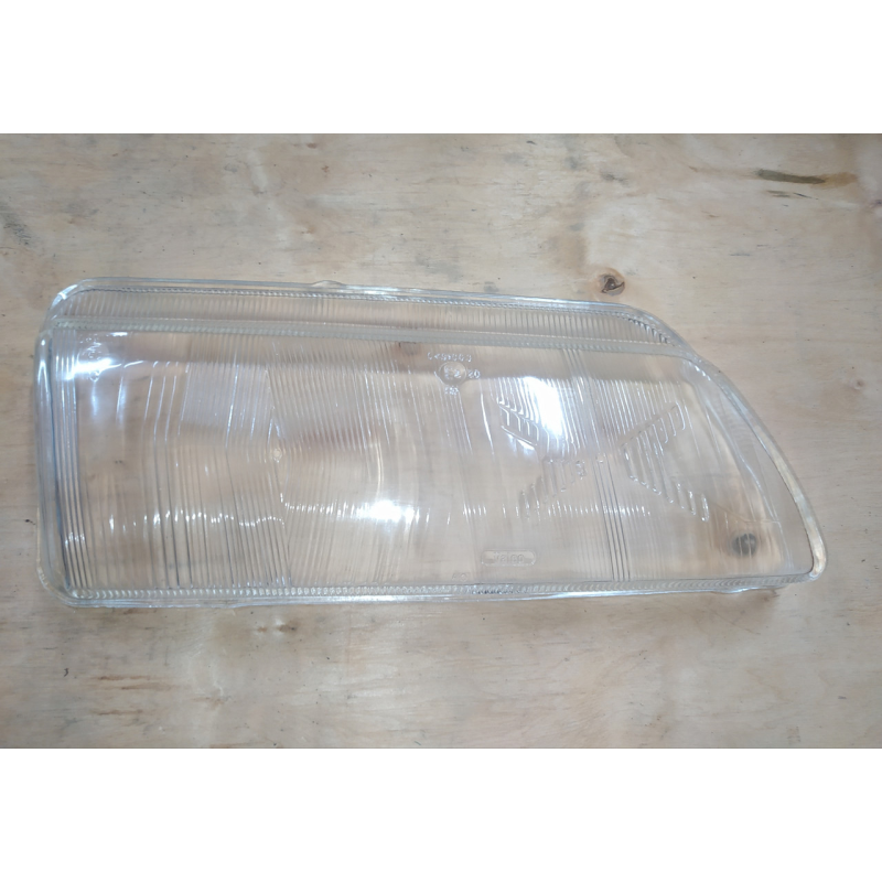 Скло фари переднє праве Peugeot 605