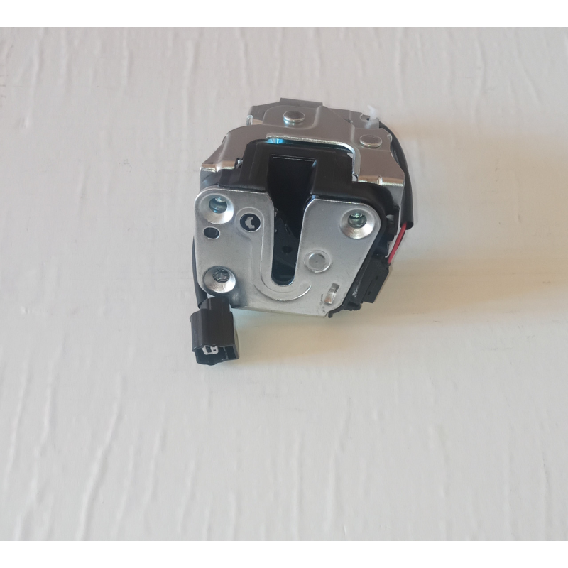 Замок правих зсувних Nissan NV400 (825020011R) Замок правих зсувних Nissan NV400 (825020011R)